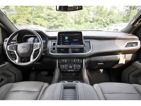 Used 2023 Chevrolet Tahoe Z71 w/ Luxury Package AWD/4WD image 7