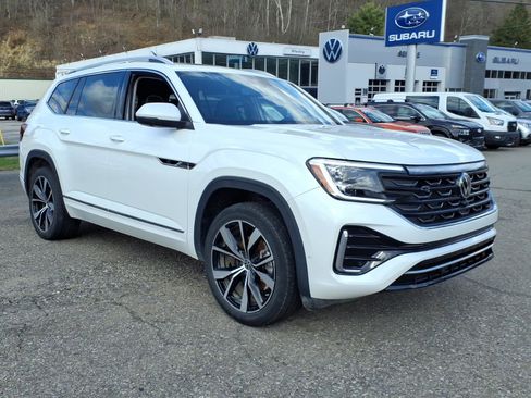 Used 2025 Volkswagen Atlas SEL Premium R-Line image 2