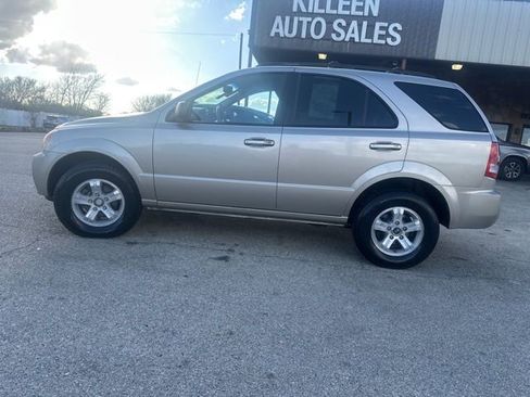 Used 2005 Kia Sorento LX image 2