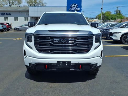 Used 2024 GMC Sierra 1500 AT4 w/ Technology Package AWD/4WD image 2