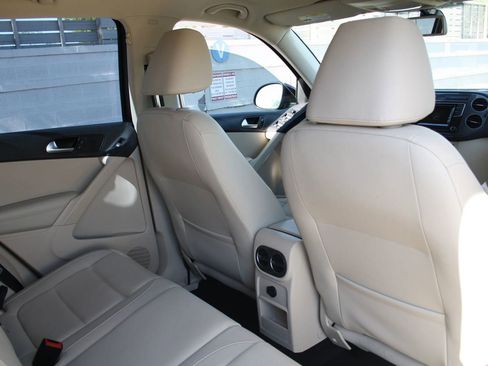 Used 2016 Volkswagen Tiguan S FWD image 10