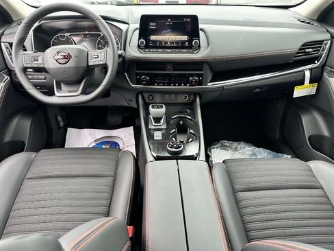 Used 2026 Nissan Rogue SV AWD/4WD image 5