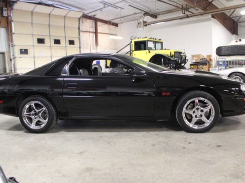 Used 2000 Chevrolet Camaro Z28 w/ SS Performance/Appearance Pkg image 7