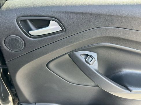 Used 2019 Ford Escape Titanium image 22