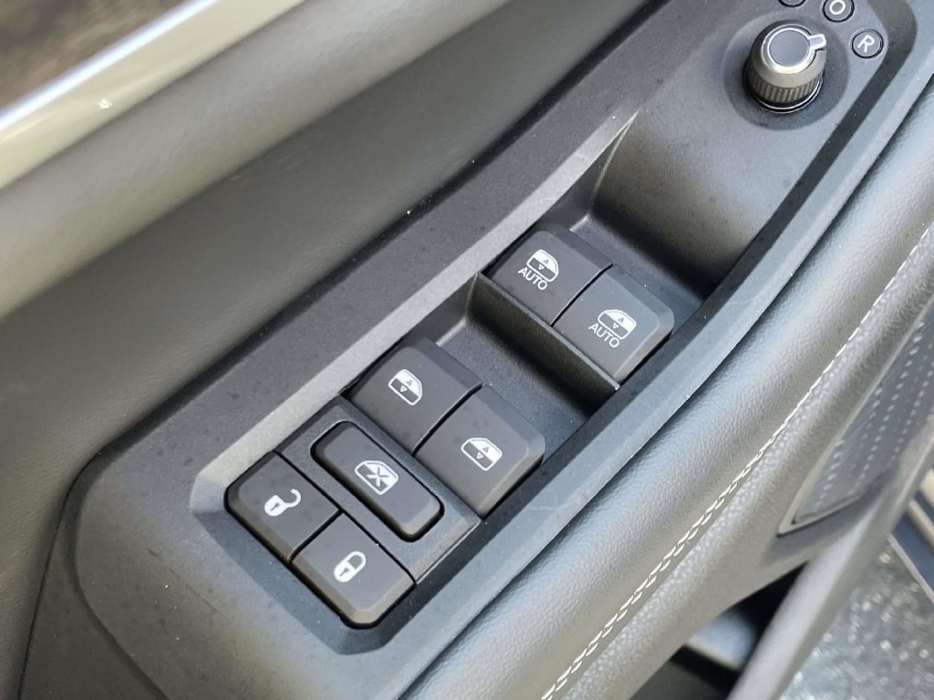 New 2027 Jeep Grand Cherokee Altitude RWD image 26