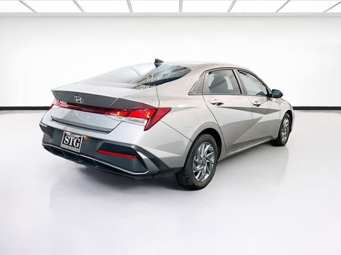 Used 2024 Hyundai Elantra SEL image 4