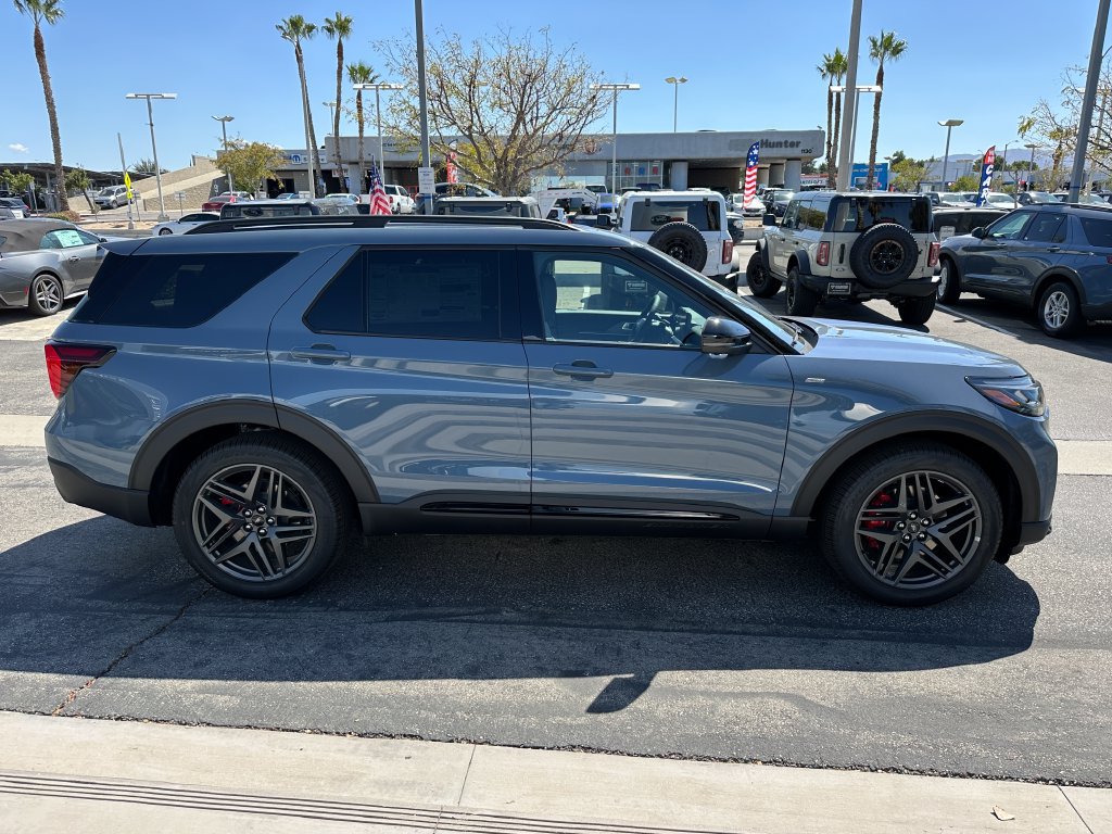 New 2027 Ford Explorer ST-Line w/ Premium Package RWD image 9