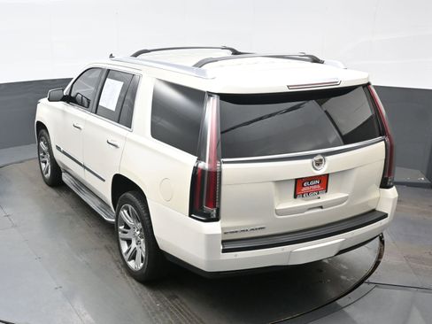 Used 2015 Cadillac Escalade Luxury image 32