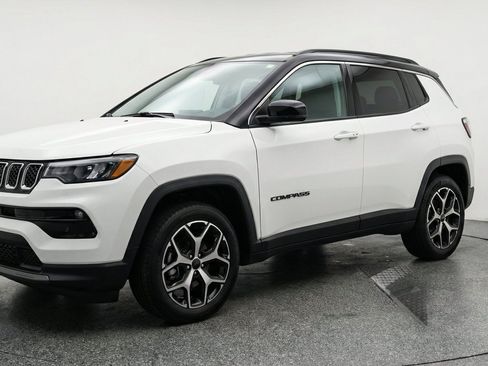 Used 2025 Jeep Compass Limited AWD/4WD image 3