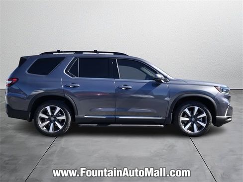 Used 2025 Honda Pilot Touring image 5