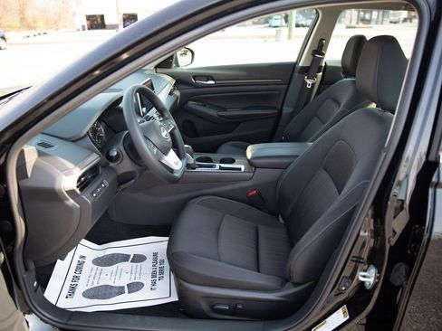 Used 2025 Nissan Altima 2.5 SV FWD image 19