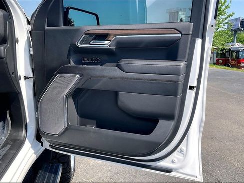 Used 2023 Chevrolet Silverado 1500 High Country w/ High Country Premium Package AWD/4WD image 31