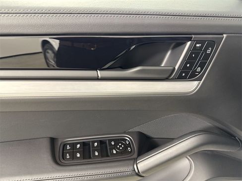 New 2026 Porsche Cayenne image 34