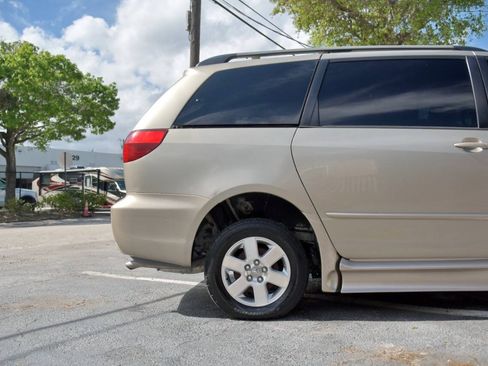 Used 2005 Toyota Sienna LE FWD image 33