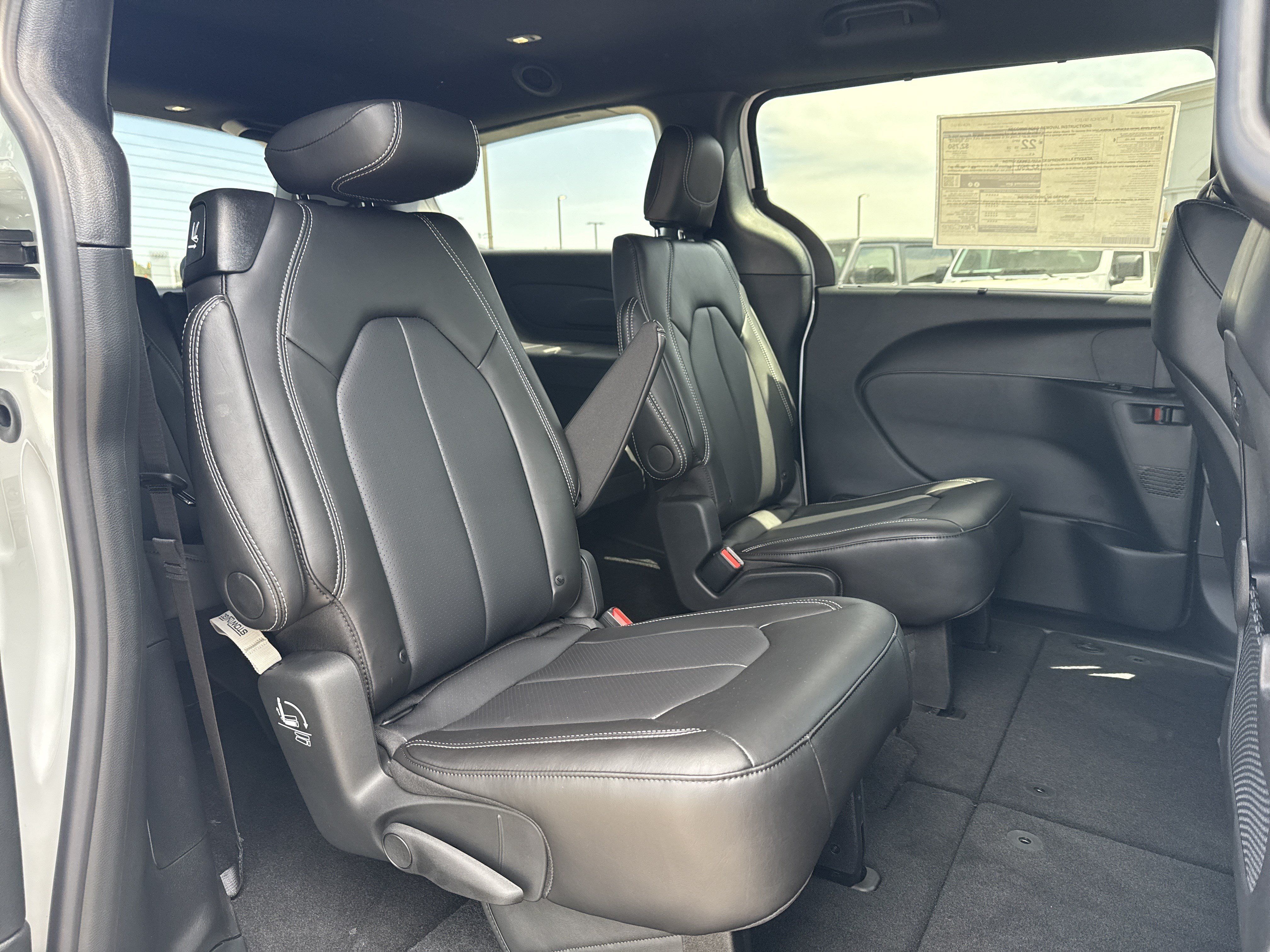 New 2026 Chrysler Pacifica Select FWD image 17
