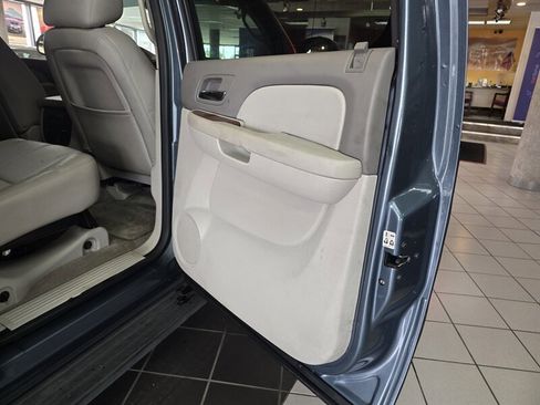 Used 2011 Chevrolet Avalanche LT w/ Regional Value Package RWD image 16