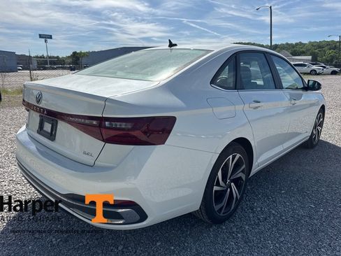 Used 2025 Volkswagen Jetta SEL image 5