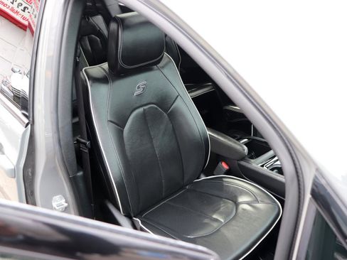 Used 2025 Chrysler Pacifica Limited image 16