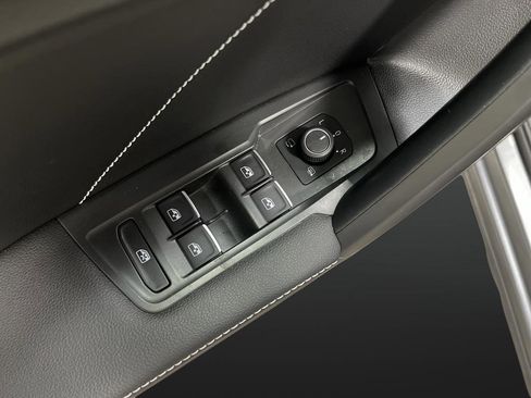 Used 2024 Volkswagen Tiguan SEL R-Line image 29