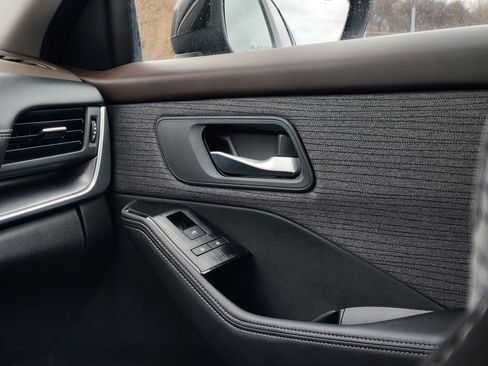 Used 2023 Nissan Rogue SV FWD image 23