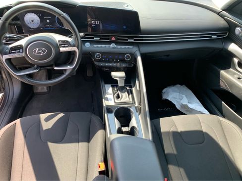Used 2023 Hyundai Elantra SEL w/ Convenience Package image 10