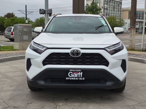 Used 2025 Toyota RAV4 XLE AWD/4WD image 11