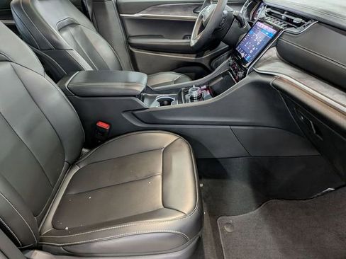 New 2025 Jeep Grand Cherokee L Limited image 30