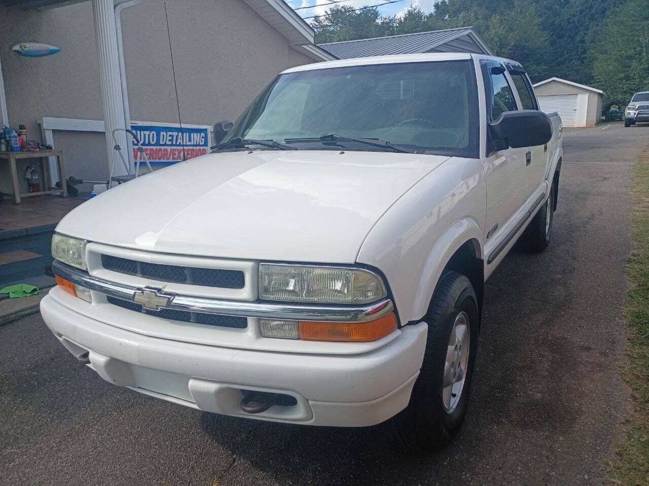 Used 2003 Chevrolet S10 Pickup LS AWD/4WD image 2