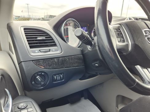 Used 2013 Dodge Grand Caravan Crew w/ Entertainment Group 1 image 22