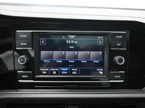 Used 2024 Volkswagen Jetta SE FWD image 17