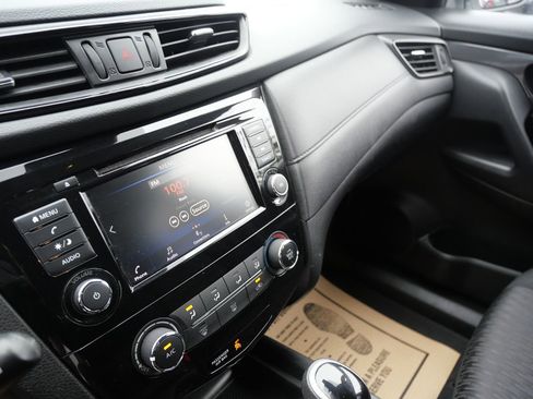 Used 2020 Nissan Rogue S w/ Special Edition Package image 13