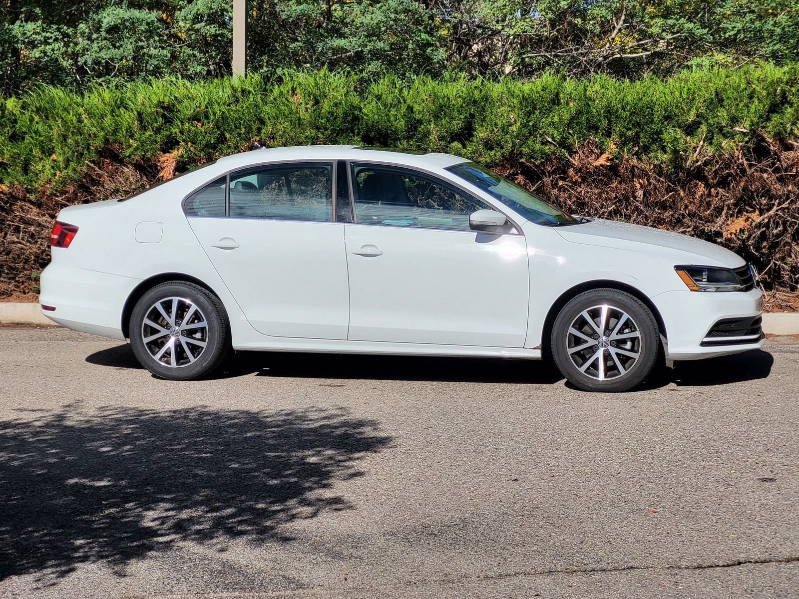 Used 2017 Volkswagen Jetta SE FWD image 4