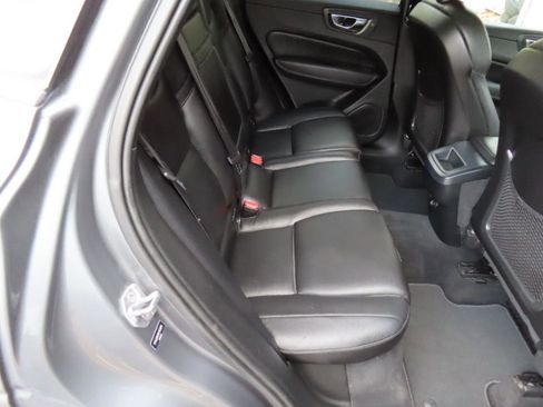 Used 2019 Volvo XC60 T6 Momentum w/ Premium Package image 16