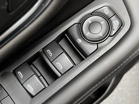 Used 2021 Chevrolet Suburban Z71 image 28