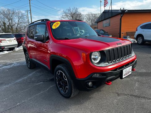 Used 2016 Jeep Renegade Trailhawk image 3