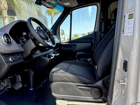 Used 2025 Mercedes-Benz Sprinter 2500 image 13