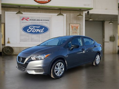 Used 2022 Nissan Versa S image 2