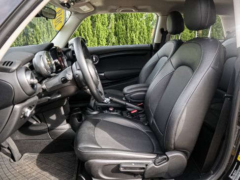 Used 2019 MINI Cooper 2-Door Hardtop image 17