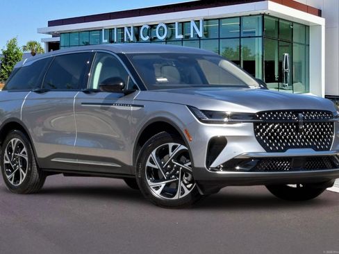Used 2026 Lincoln Nautilus Premier w/ Equipment Group 102A AWD/4WD image 2