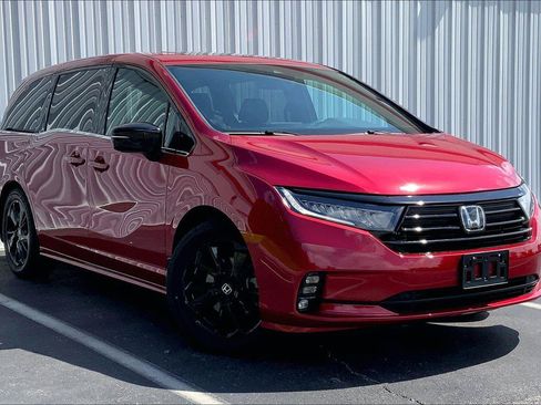 Used 2024 Honda Odyssey Sport image 2