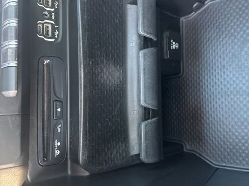 Used 2019 RAM 1500 Laramie image 30