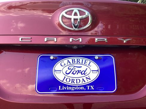 Used 2018 Toyota Camry LE w/ Convenience Package FWD image 13