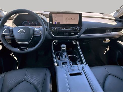 Used 2025 Toyota Grand Highlander AWD Hybrid image 15
