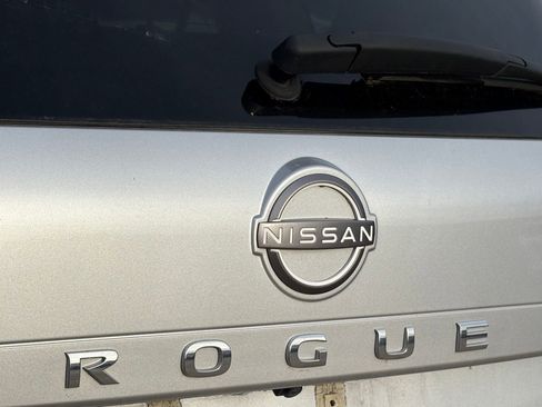 Used 2023 Nissan Rogue SV image 7