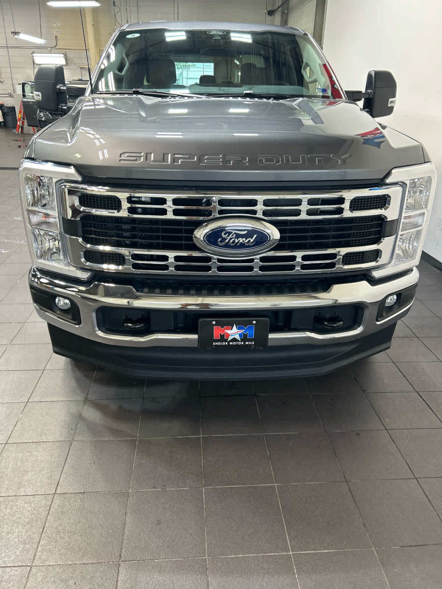 Used 2025 Ford F250 XLT AWD/4WD image 3
