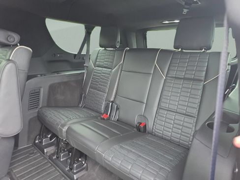 Used 2023 Cadillac Escalade ESV V AWD/4WD image 32