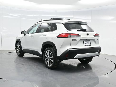 Used 2023 Toyota Corolla Cross XLE w/ Convenience Package FWD image 5