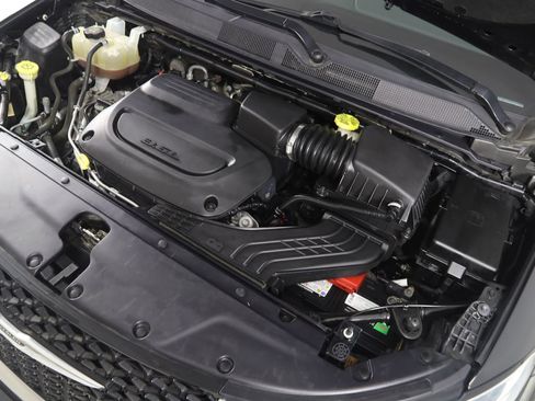 Used 2021 Chrysler Pacifica Limited AWD/4WD image 23