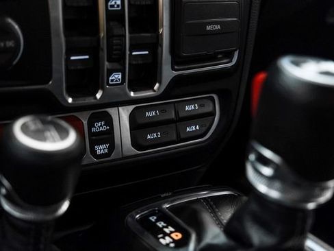 Used 2024 Jeep Wrangler Unlimited Rubicon w/ Technology Group AWD/4WD image 71
