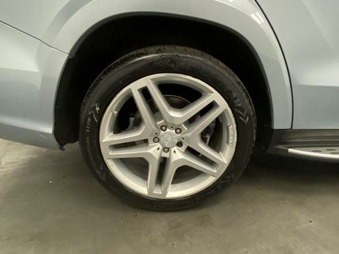 Used 2015 Mercedes-Benz GL 550 4MATIC image 17